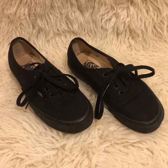black vans size 4